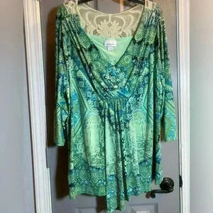 Boho style blouse with stunning lace back. Women’s size 22/24 EUC